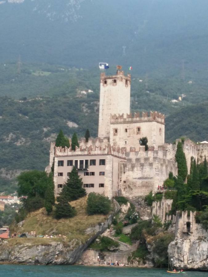 Camera Il Borgo Vicino Al Castello Con Parcheggio Malcesine Exterior photo